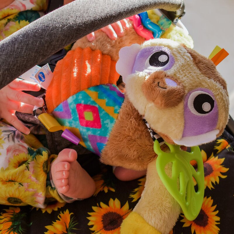 Jucarie carucior sau scaun auto, Playgro, Salo, Cu inele pentru dentitie, Cu diverse forme si texturi, Cu sunete si zornaieli, Dezvolta abilitatile motorii si imaginatia, 0 luni+, Sensory Friend Salo Sloth