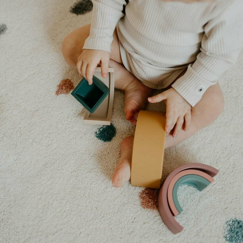 Jucarie pentru stivuire, Petite&Mars, Curcubeu, 14x7.5x5 cm, Silicon, Fara BPA, 6 piese, 12 luni+, Galben