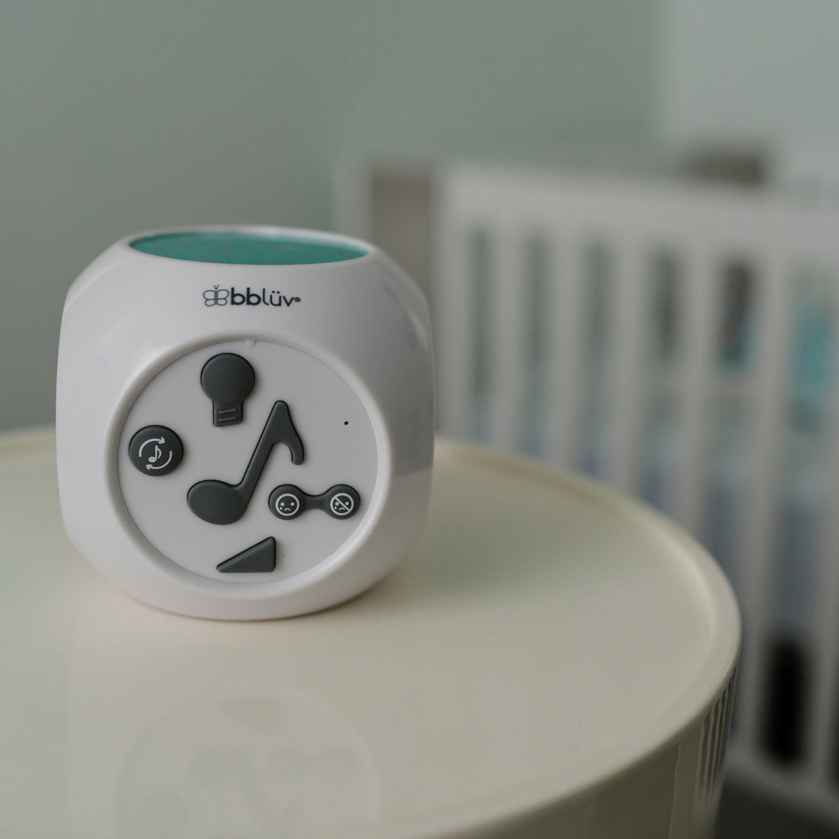Lampa de veghe muzicala bbluv Kube cu proiector de stele si telecomanda