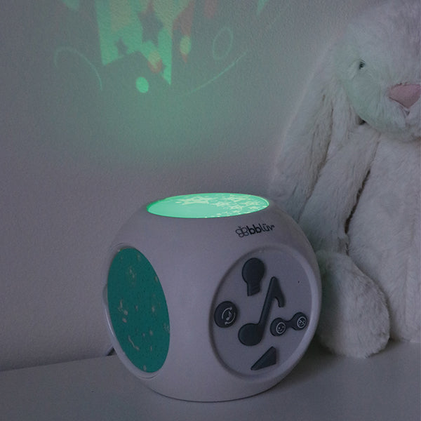 Lampă de veghe muzicală cu proiector bblüv Kübe - Lumină calmantă și melodii relaxante