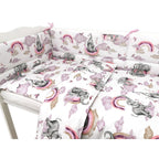 Lenjerie pătuț Qmini Elephants on Rainbow Pink 120x60 cm, 3 piese – prezentare lenjerie