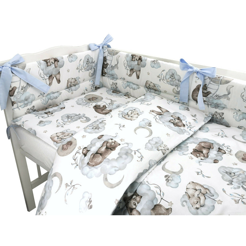 Lenjerie pătuț Qmini Teddy Bear & Friends Blue 120x60 cm, 3 piese – prezentare produs