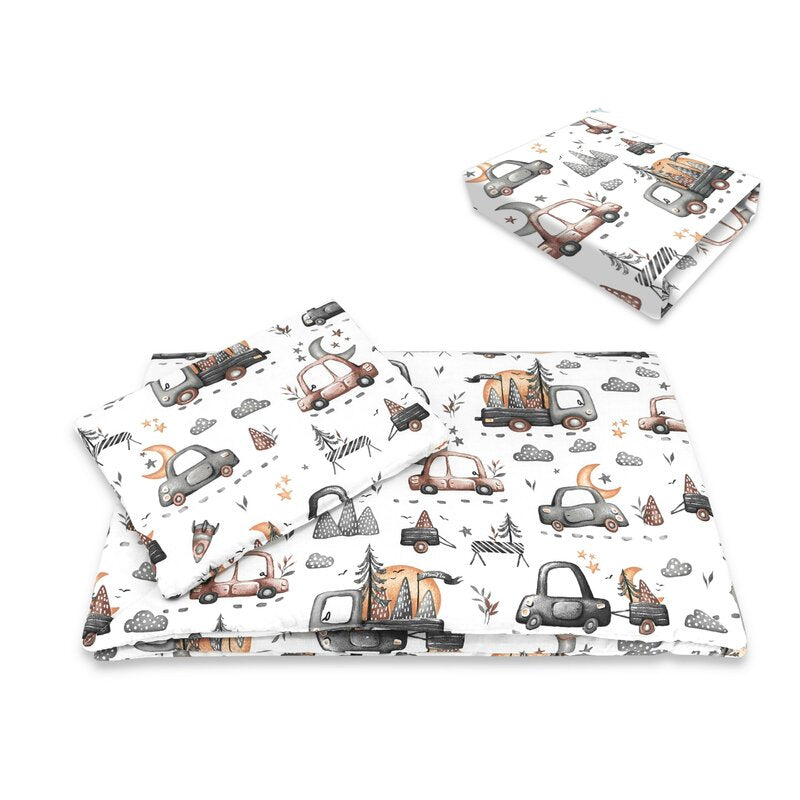 Lenjerie patut cu 5 piese, MimiNu, Cu cearceaf 120x60 cm, Pilota, Pernuta, 2 aparatori, Din bumbac certificat Oeko Tex Standard 100, Cars Grey