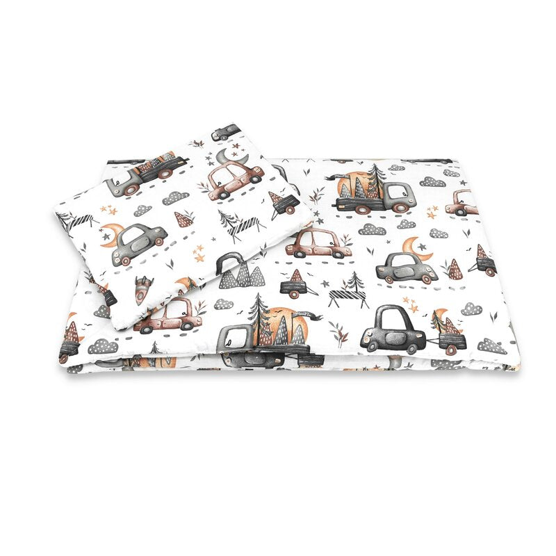 Lenjerie patut cu 5 piese, MimiNu, Cu cearceaf 120x60 cm, Pilota, Pernuta, 2 aparatori, Din bumbac certificat Oeko Tex Standard 100, Cars Grey