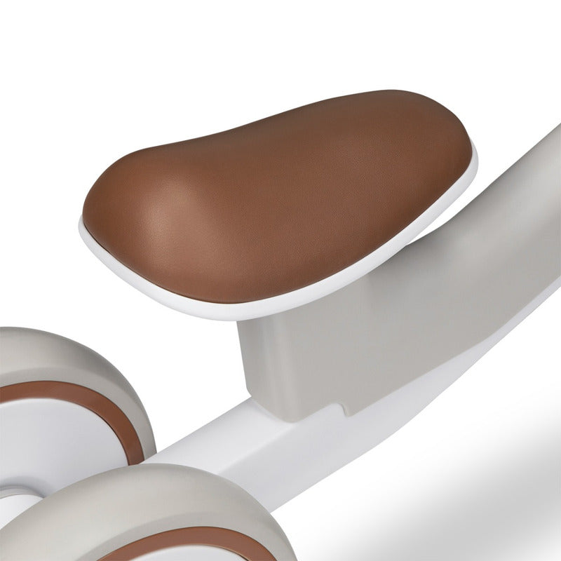 Bicicleta fara pedale, Lionelo, Villy, Cu 4 roti, Din spuma EVA si TPR, Stabila, Manere moi, antiderapante, 12- 36 luni, Sustine pana la 30 kg, Certificata EN 71-1:2014, EN 71-2:2011, EN 71-3:2019, Bej