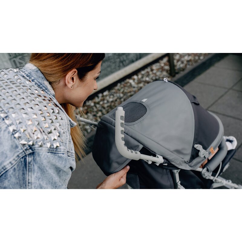 Carucior sport, Lionelo, Elia, Cu plasa de tantari, Suport de picioare reglabil, Spatar ajustabil in 4 pozitii, Capotina XXL, Pliere tip umbrela, Capacitate 15 kg, 6 luni+, EN 1888, Gri