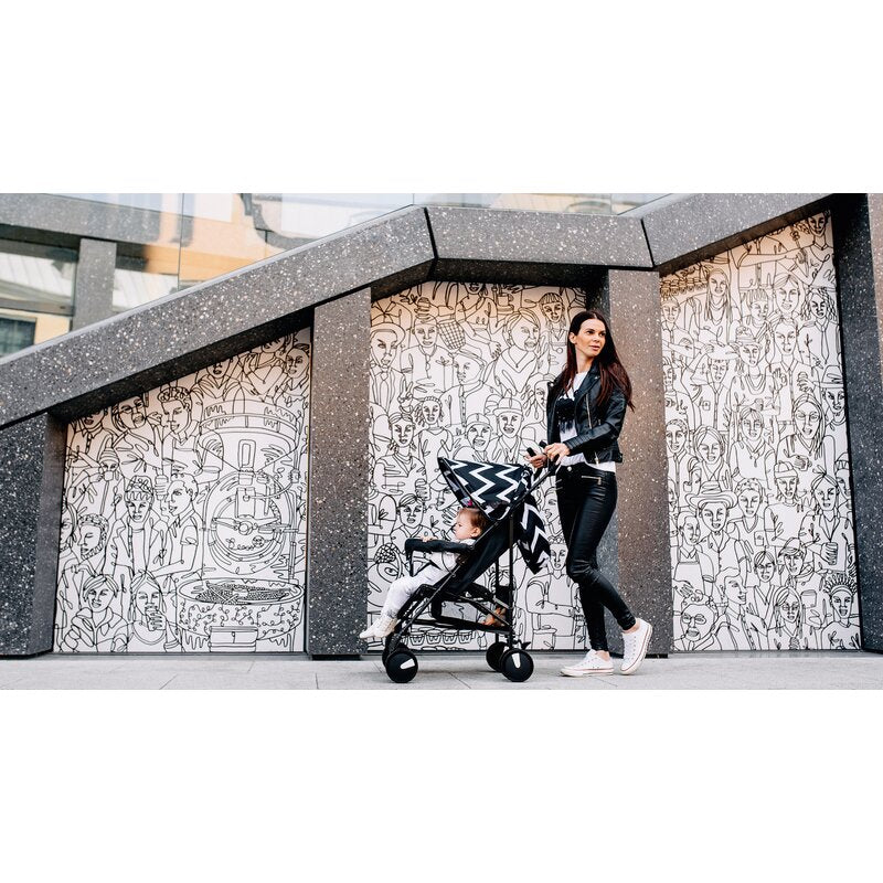 Carucior sport, Lionelo, Elia Oslo, Cu plasa de tantari, Suport de picioare reglabil, Spatar ajustabil in 4 pozitii, Capotina XXL, Pliere tip umbrela, Capacitate 15 kg, 6 luni+, EN 1888, Negru/Alb