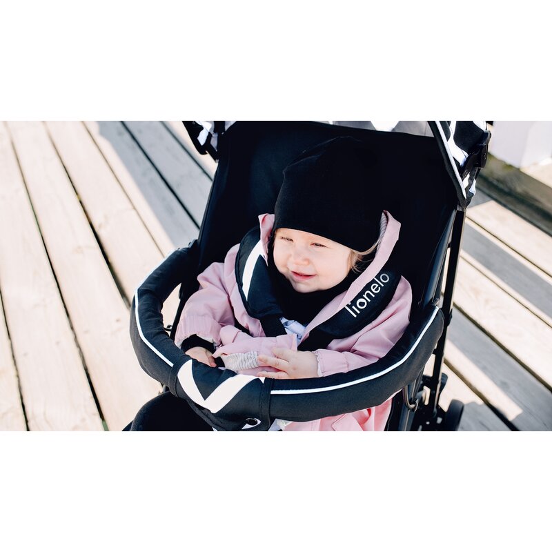 Carucior sport, Lionelo, Elia Oslo, Cu plasa de tantari, Suport de picioare reglabil, Spatar ajustabil in 4 pozitii, Capotina XXL, Pliere tip umbrela, Capacitate 15 kg, 6 luni+, EN 1888, Negru/Alb