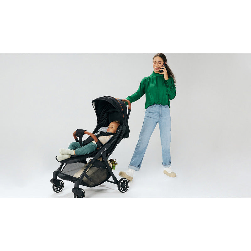 Carucior sport, Lionelo, Julie One, De la nastere, Greutate redusa, Cu accesorii, Cadru din aluminiu, 0-22 kg, Pliere compacta pentru avion, Conform cu standardele europene de securitate EN1888-1 si EN1888-2, Negru/Auriu