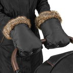 Mănuși cărucior Lionelo Handmuff Negru – mănușile purtate pe cărucior