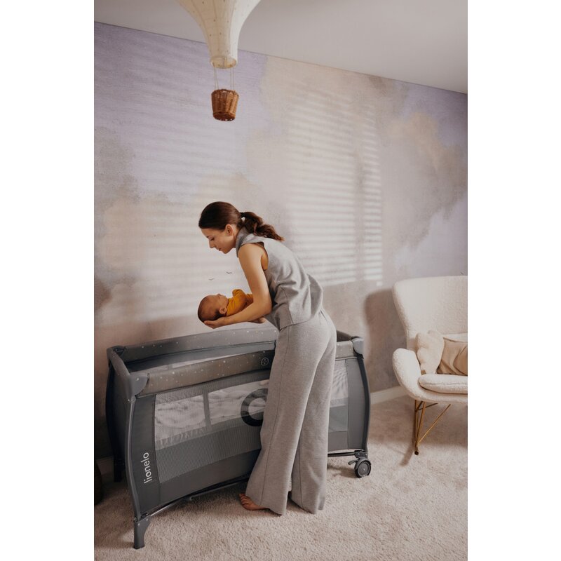Patut pliant, Lionelo, Stefi Plus, Cu doua nivele, Cu intrare laterala cu fermoar, 2 roti, 120 x 60 cm, Conform cu standardul european de securitate EN 716, Gri/ Multicolor