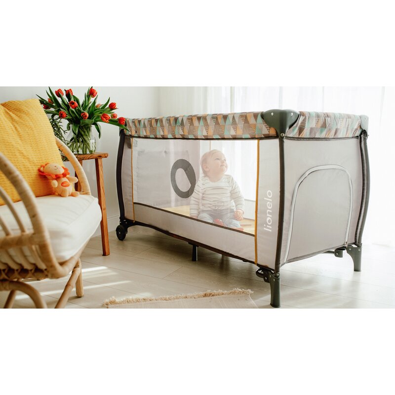 Patut pliant, Lionelo, Sven Plus, 120x60 cm, Cu doua nivele, Cu arcada jucarii, masuta de infasat  vibratii, melodii, conform cu standardele europeane de securitate EN716 si EN12221, Yellow Scandi