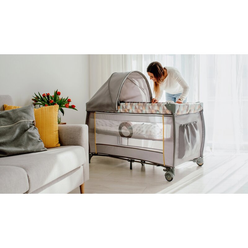 Patut pliant, Lionelo, Sven Plus, 120x60 cm, Cu doua nivele, Cu arcada jucarii, masuta de infasat  vibratii, melodii, conform cu standardele europeane de securitate EN716 si EN12221, Yellow Scandi