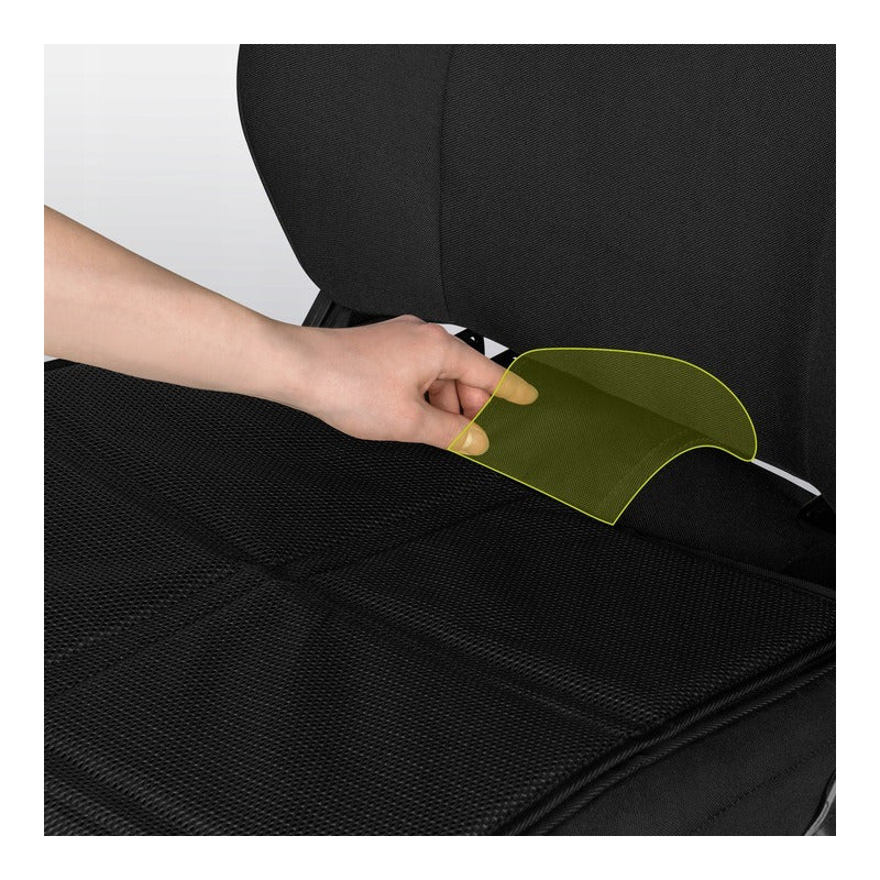 Protecție banchetă Lionelo Sikker Negru – fixarea protecției la îmbinarea banchetei