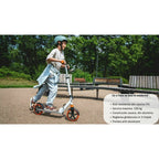 Trotinetă Lionelo Luca Alb/Portocaliu – adult folosind trotineta văzut din lateral