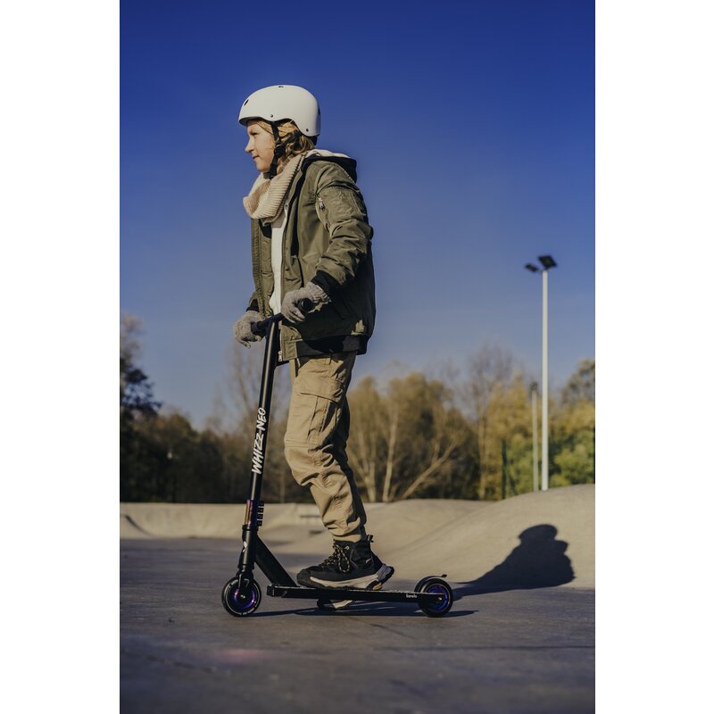 Trotineta, Lionelo, Whizz, Pentru Acrobatii, Rulmenti ABEC-9, 20 - 100 kg, Conform cu standardul european de securitate EN14619, Albastru
