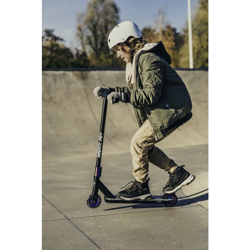 Trotineta, Lionelo, Whizz, Pentru Acrobatii, Rulmenti ABEC-9, 20 - 100 kg, Conform cu standardul european de securitate EN14619, Albastru