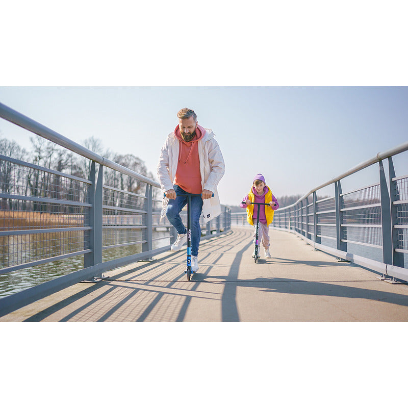 Trotineta, Lionelo, Whizz, Pentru Acrobatii, Rulmenti ABEC-9, 20 - 100 kg, Conform cu standardul european de securitate EN14619, Albastru