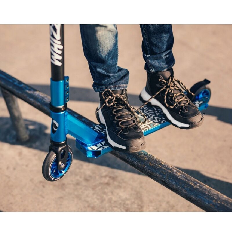 Trotineta, Lionelo, Whizz, Pentru Acrobatii, Rulmenti ABEC-9, 20 - 100 kg, Conform cu standardul european de securitate EN14619, Albastru