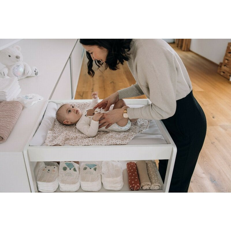 Masuta de infasat, FreeON, Mila, Din lemn, Cu 4 roti pentru transport facil, Cu 3 suprafete de depozitare, 76x54x86 cm, White