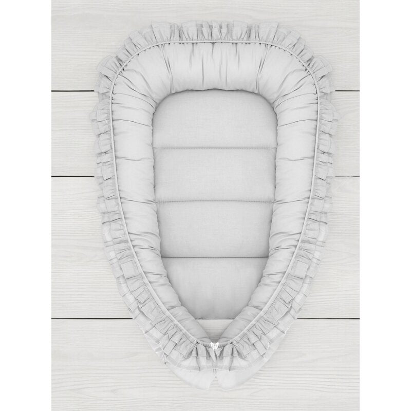 Cosulet bebelus, MimiNu, Pentru dormit, Baby Nest 55 x 75 cm, Cu Volanase, Husa 100% bumbac, Din bumbac certificat Oeko Tex Standard 100, Colectia Royal, Grey