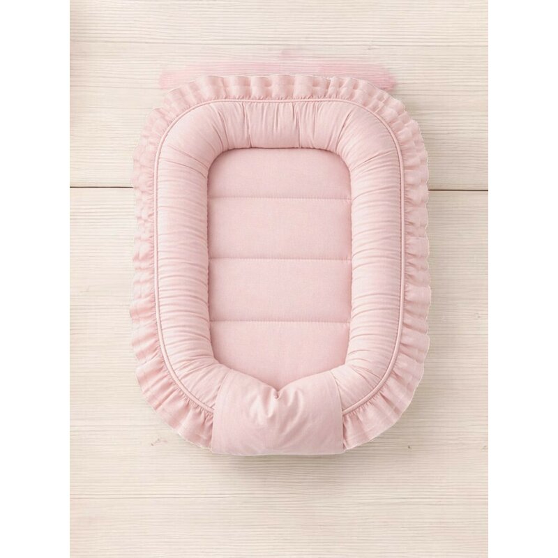 Cosulet bebelus, MimiNu, Pentru dormit, Baby Nest 55 x 75 cm, Cu Volanase, Husa 100% bumbac, Din bumbac certificat Oeko Tex Standard 100, Colectia Royal, Powder Pink