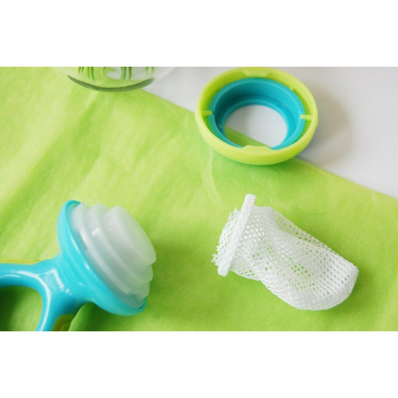 Dispozitiv de hranire Nuby pentru fructe si legume cu capac 6 luni+