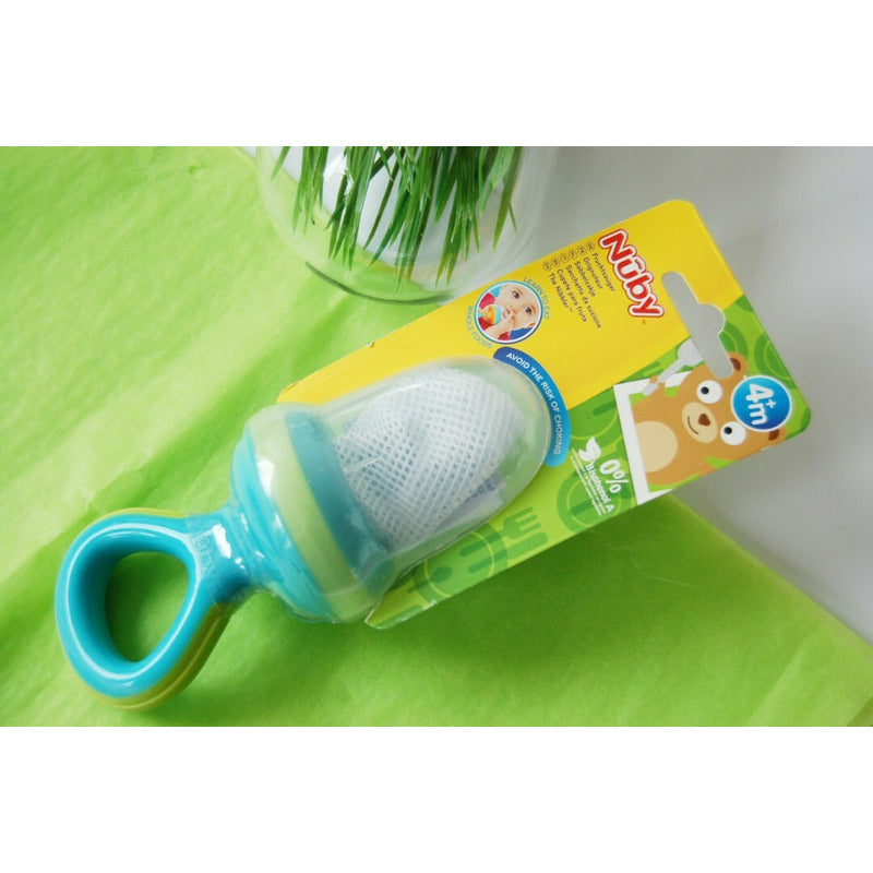 Dispozitiv de hranire Nuby pentru fructe si legume cu capac 6 luni+