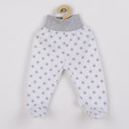 Pantalonasi cu botosei New Baby Classic II 56, Gri Stelute – vedere a pantalonașilor pe umeraș