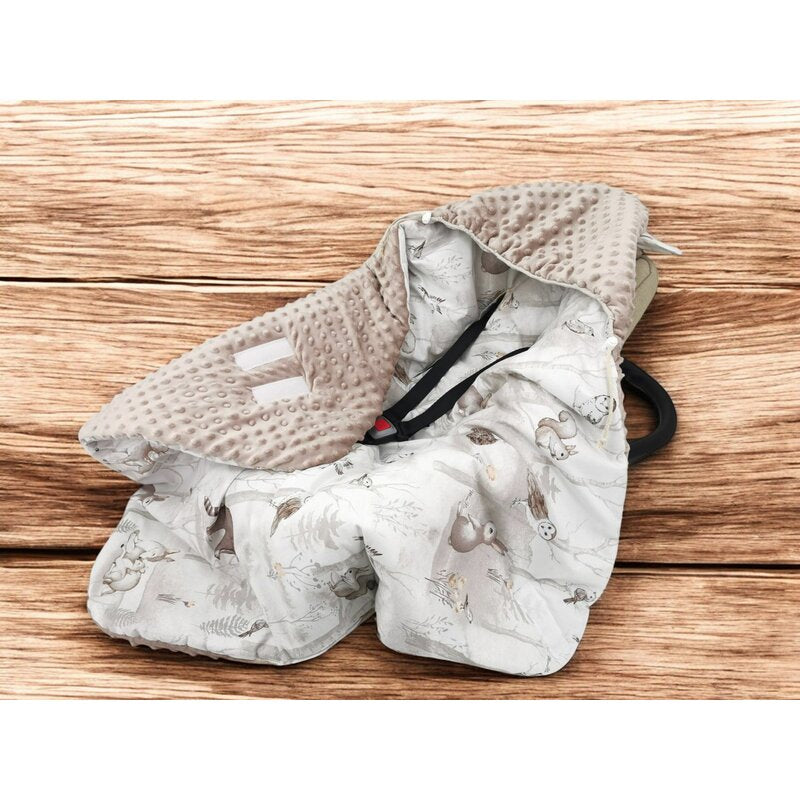 Paturica calduroasa de infasat, MimiNu, Pentru scoica, scaun auto/carucior, Cu gluga si urechi, Dimensiune 90x90 cm, Minky + Bumbac, Materiale certificate Oeko Tex Standard 100, Woodland