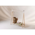 Păturică Lionelo Bamboo Blanket Pink – imagine ambientală cu cameră de copil