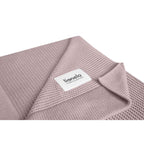 Păturică Lionelo Bamboo Blanket Pink – detaliu țesătură și etichetă