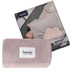 Păturică Lionelo Bamboo Blanket Pink – păturică rulată lângă ambalaj