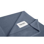 Păturică Lionelo Bamboo Blanket Blue – detaliu țesătură și etichetă