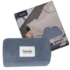 Păturică Lionelo Bamboo Blanket Blue – păturică rulată lângă ambalaj