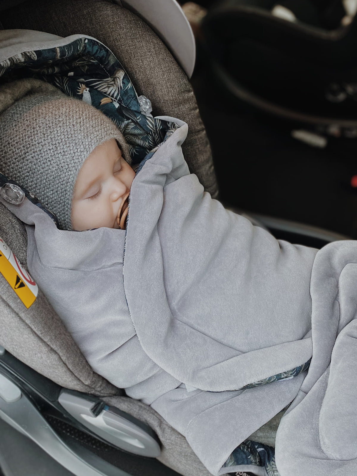 Paturica pentru scoica auto Sleepee Royal Baby catifea Sand - detaliu 7