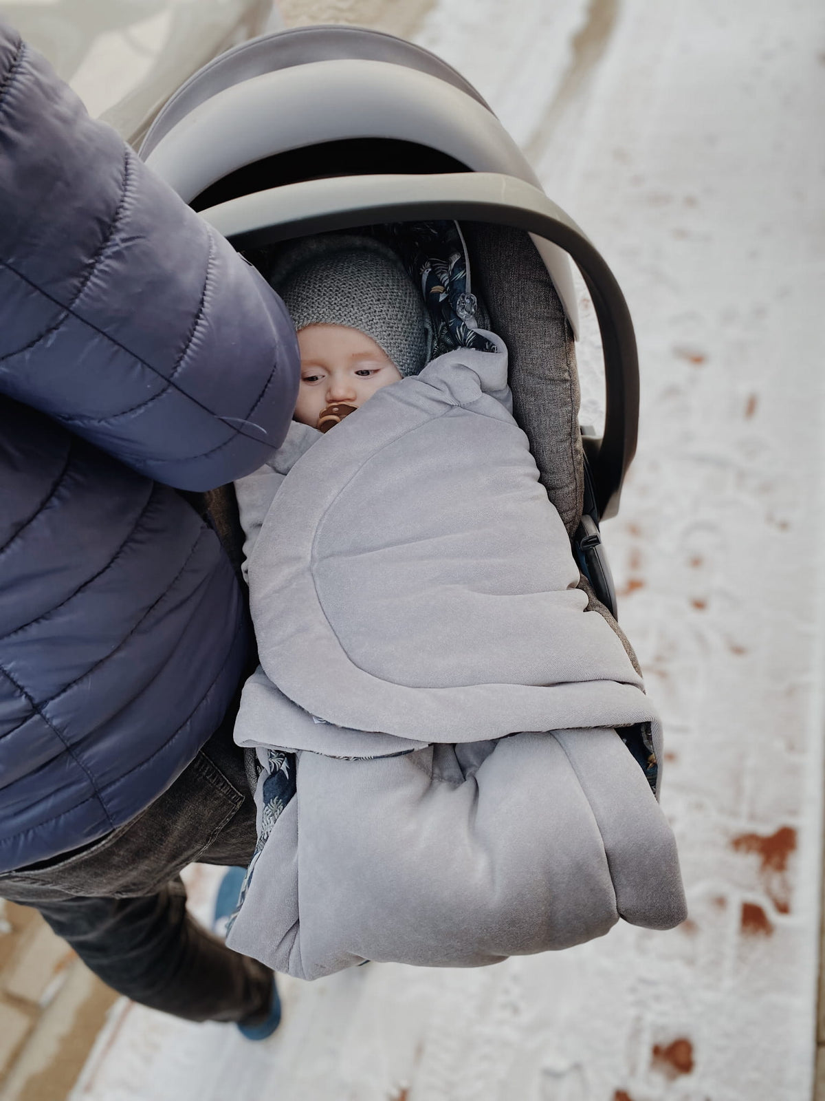Paturica pentru scoica auto Sleepee Royal Baby catifea Sand - detaliu 5