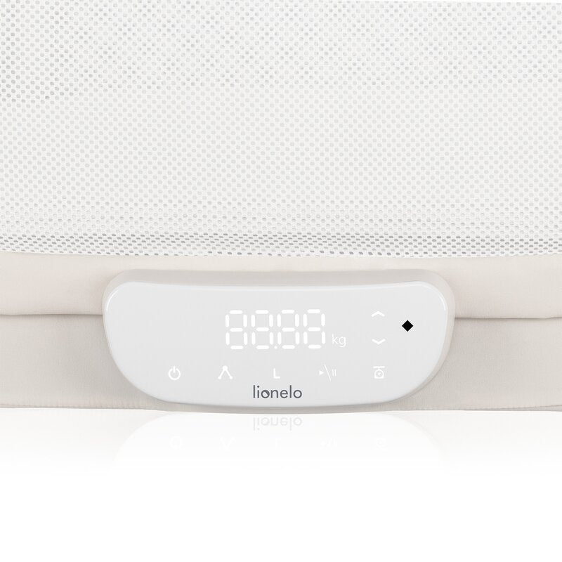 Patut balansoar, Lionelo, Coral, Cu landou ergonomic detasabil, Functie de balansare integrata, Functie de cantar, Sunete si cantece de leagan, Cu roti, Panou tactil sau telecomanda, 0-9 kg, EN 1130:2019+AC:2020,EN 16890:2017+A1:2021, Alb