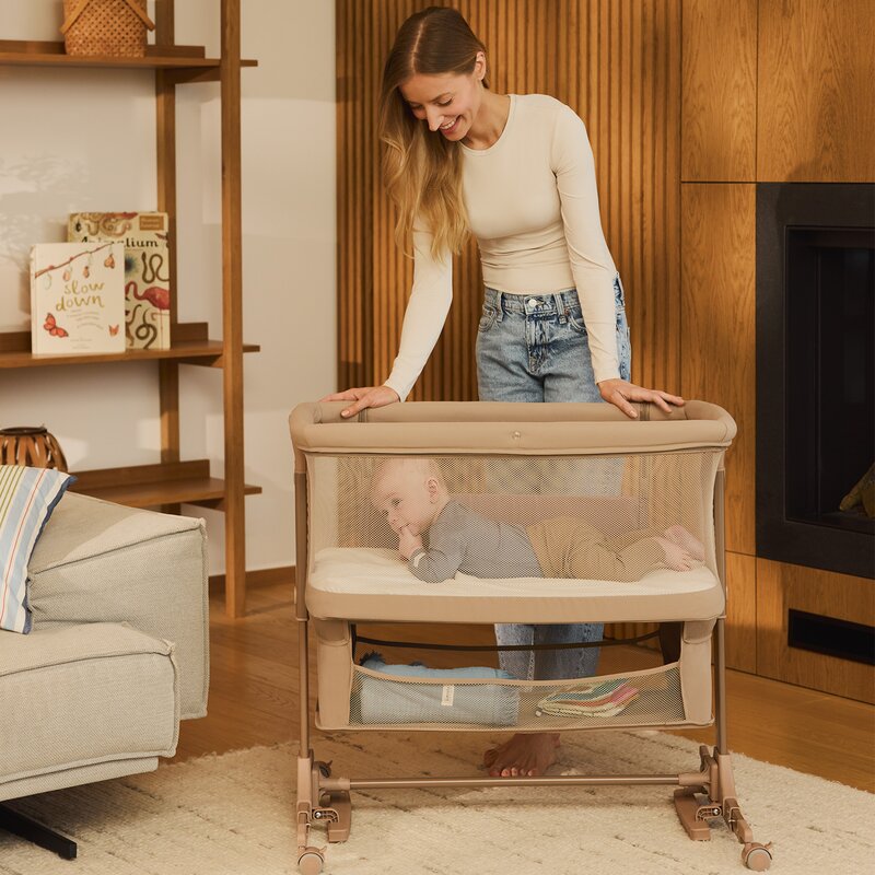 Patut co-sleeper, Lionelo, Jodie, Multifunctional, Reglabil in 6 pozitii pe inaltime, Saltea cu densitate T25, Functie de leganare, Cu plasa de tantari, Buzunar depozitare, Geanta transport, 84x48x70-80 cm, Bej