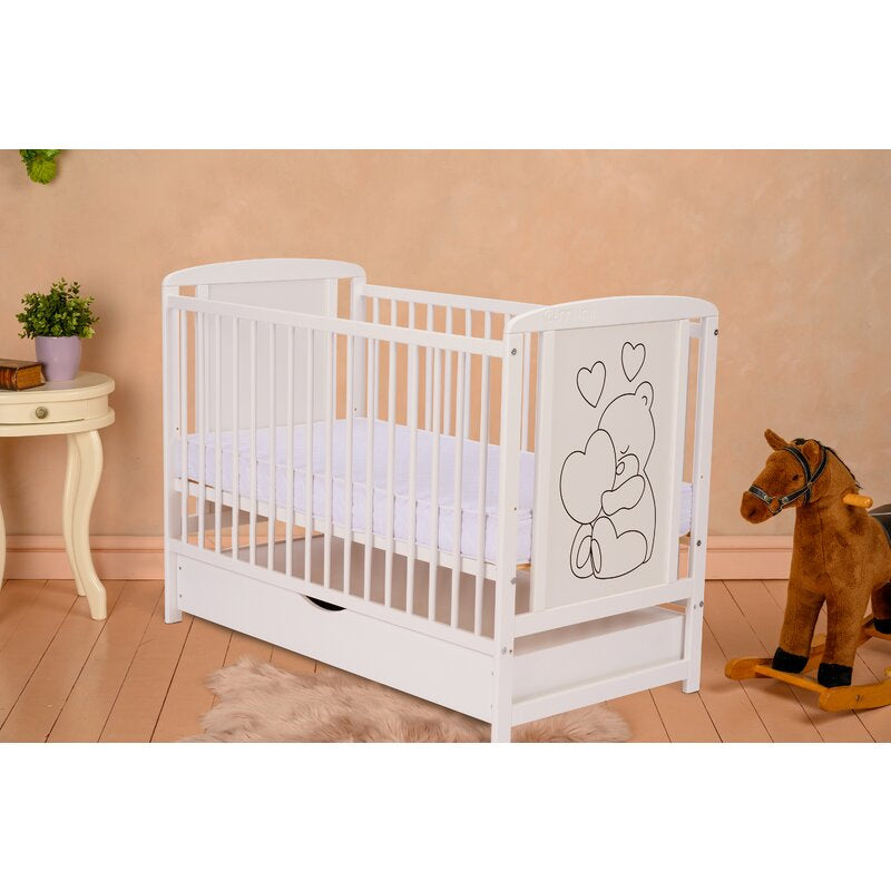 Patut din lemn, 120x60 cm, Cu sertar, Din lemn de pin si mdf, Stabil si rezistent, Inaltime saltea reglabila pe 3 nivele, Laterala cu 3 bete detasabile, EN716-1, EN716-2, Alb, Qmini, Timmi Heart + Saltea 12 cm