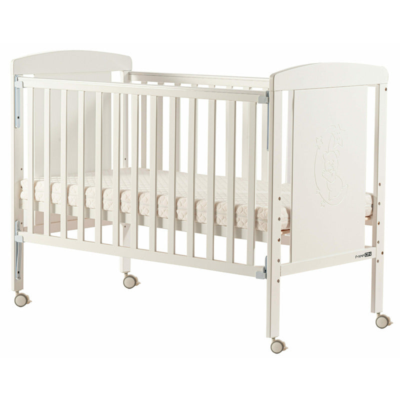 Patut din lemn bebe, 120x60 cm, Cu laterala culisanta, Din lemn de pin si mdf, Cu roti, Cu sina speciala pentru dentitie, Stabil si rezistent, White, FreeON, Mia