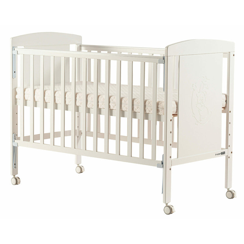 Patut din lemn bebe, 120x60 cm, Cu laterala culisanta, Din lemn de pin si mdf, Cu roti, Cu sina speciala pentru dentitie, Stabil si rezistent, White, FreeON, Mia