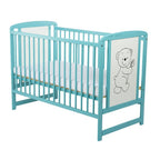 Pătuț BabyNeeds Timmi 120x60 cm mint – laterala ridicată și desenul cu ursuleț