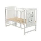 Pătuț BabyNeeds Timmi 120x60 cm alb – laterala ridicată și somiera fără saltea