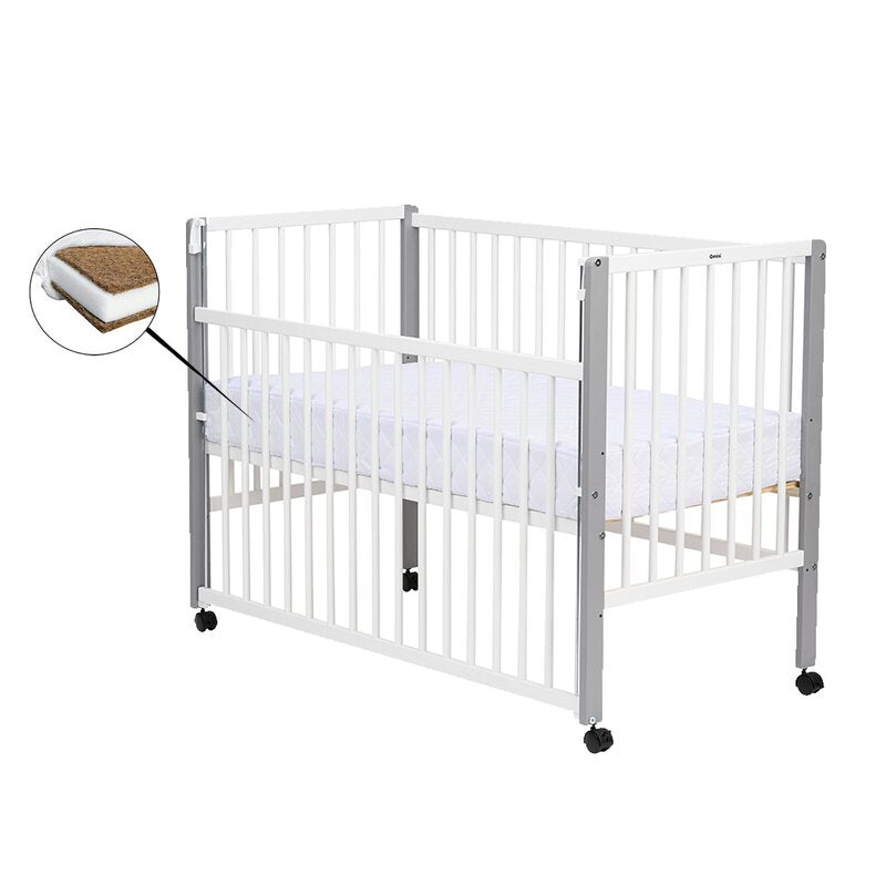 Patut din lemn bebe, 120x60 cm, Cu laterala culisanta, Din lemn de pin, Stabil si rezistent, Inaltime saltea reglabila pe 3 nivele, Laterala cu 3 bete detasabile, EN716-1, EN716-2, Alb, Qmini, Maya + Saltea 12 cm