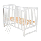 Pătuț BabyNeeds Ola 120x60 cm alb – trei bare laterale detașate și somiera vizibilă
