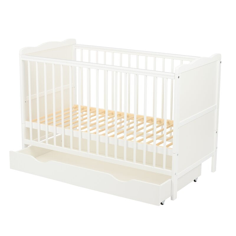 Patut din lemn bebe, 120x60 cm, Cu sertar, Cu sina speciala pentru dentitie, Multifunctional, EN716-1, EN716-2, Alb, Qmini, Julia + Saltea 8 cm