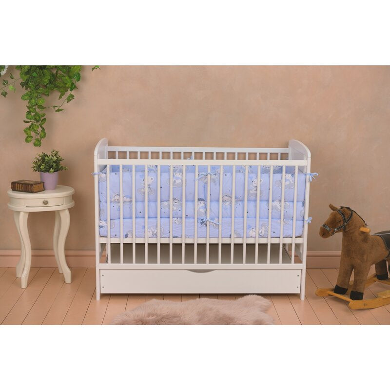 Patut din lemn bebe, 120x60 cm, Cu sertar, Din lemn de pin si mdf, Stabil si rezistent, Inaltime saltea reglabila pe 3 nivele, Laterala cu 3 bete detasabile, EN716-1, EN716-2, Alb, Qmini, Timmi Heart