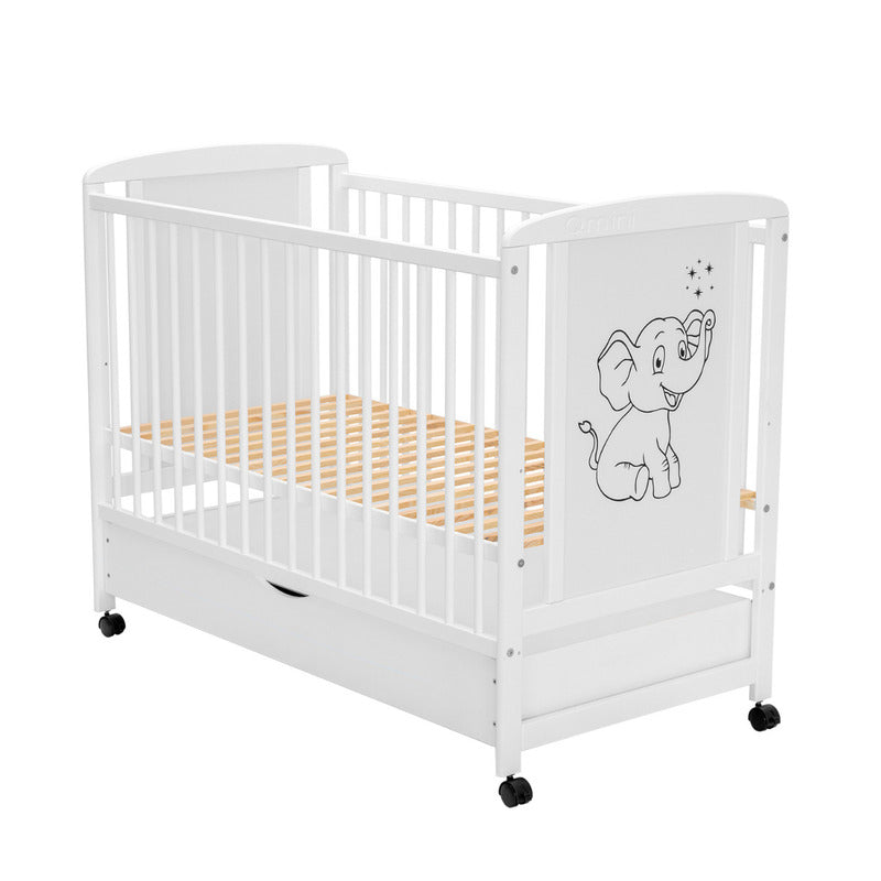 Patut din lemn bebe, 120x60 cm, Cu sertar, Din lemn de pin si mdf, Stabil si rezistent, Inaltime saltea reglabila pe 3 nivele, Laterala cu 3 bete detasabile, EN716-1, EN716-2, Alb, Qmini, Timmi Elephant + Saltea 10 cm