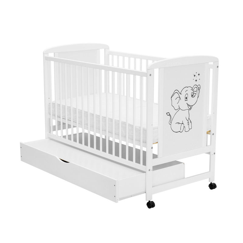 Patut din lemn bebe, 120x60 cm, Cu sertar, Din lemn de pin si mdf, Stabil si rezistent, Inaltime saltea reglabila pe 3 nivele, Laterala cu 3 bete detasabile, EN716-1, EN716-2, Alb, Qmini, Timmi Elephant + Saltea 10 cm